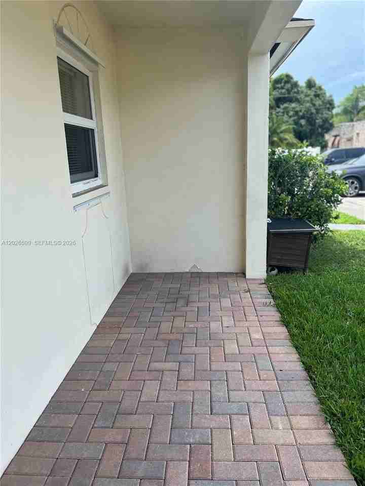 2466 Taylor St #4B - Photo 2 of 11