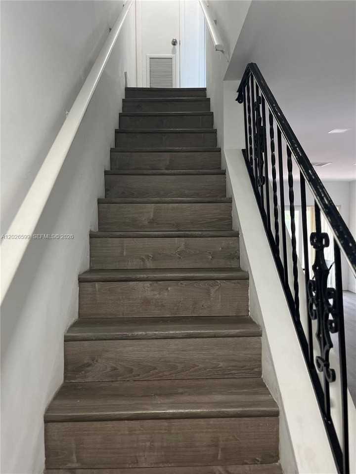 2466 Taylor St #4B - Photo 7 of 11