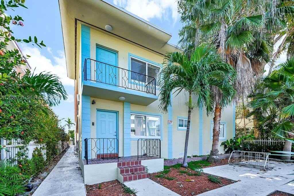 1135 Euclid Ave #202