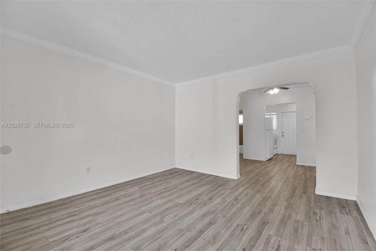 1135 Euclid Ave #202 - Photo 7 of 28