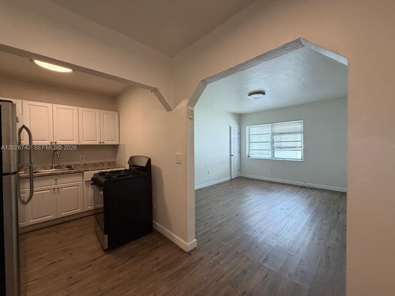 535 Sw 7th St #4 - Photo 6 of 11