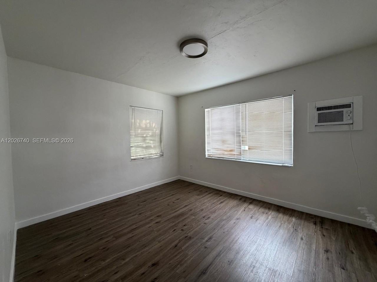 535 Sw 7th St #4 - Photo 7 of 11
