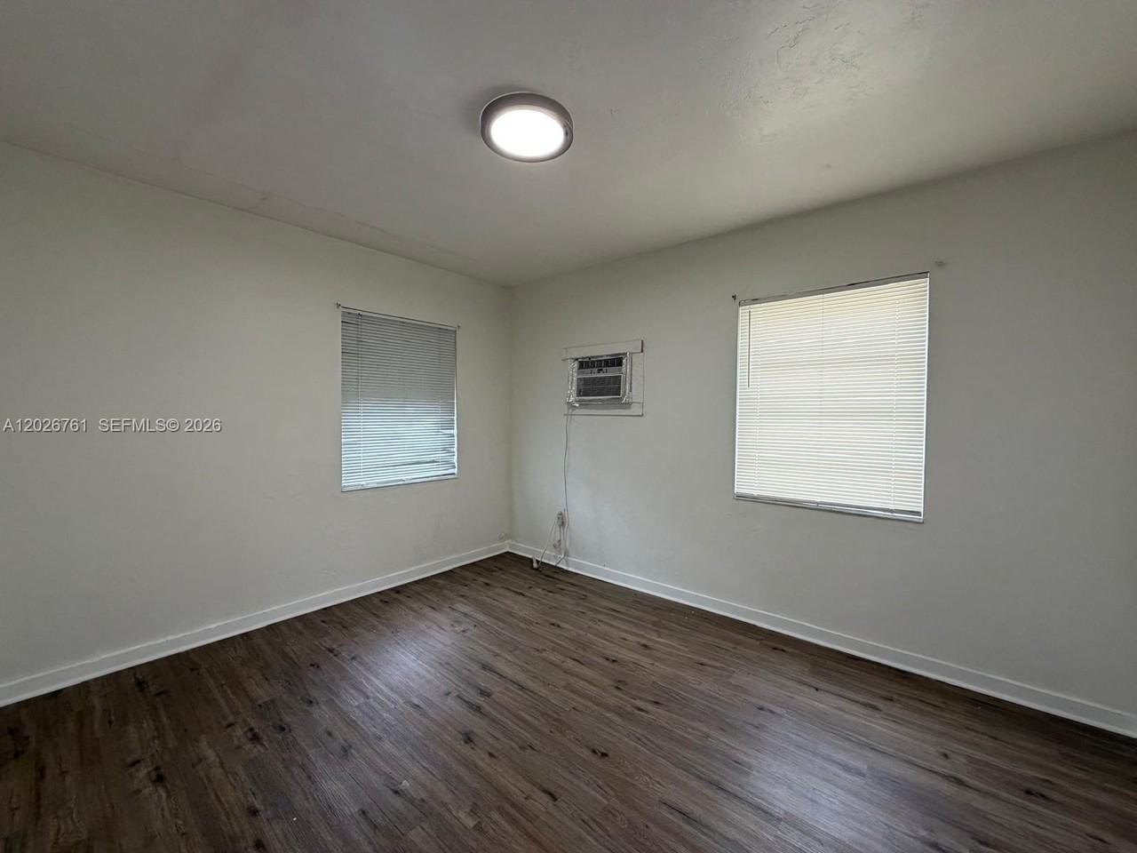 541 Sw 7th St #2 - Photo 3 of 11
