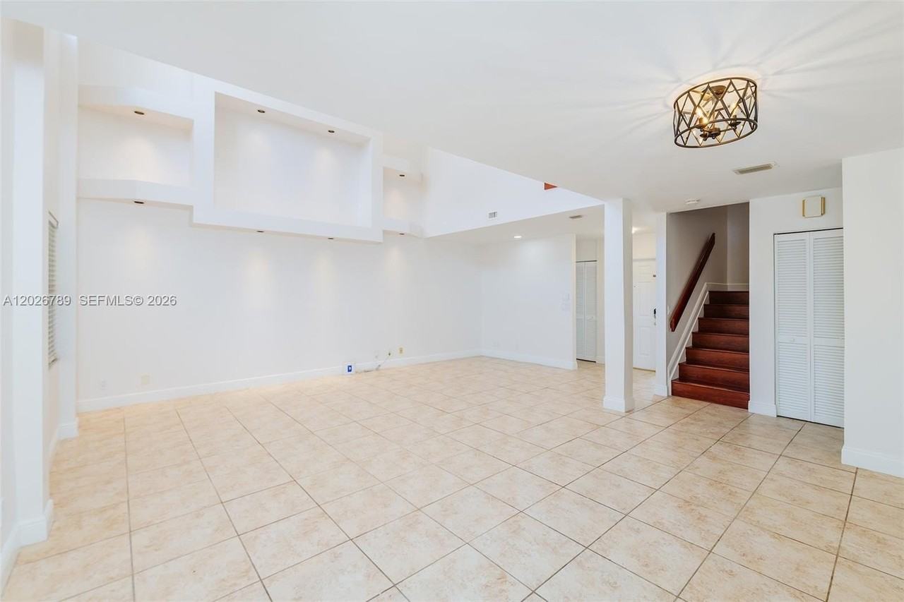 305 S Ketch Dr - Photo 6 of 35