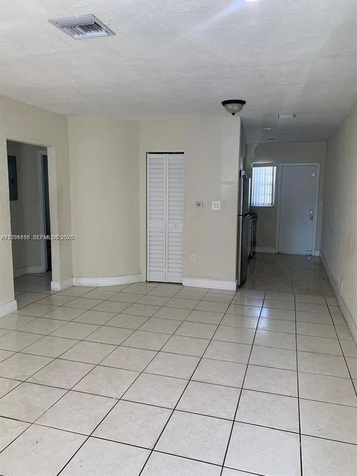 1393 Nw 53rd St #0 - Photo 3 of 10