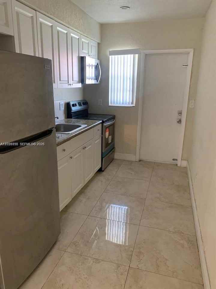 1393 Nw 53rd St #0 - Photo 4 of 10