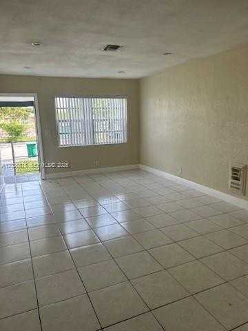 1393 Nw 53rd St #0 - Photo 5 of 10