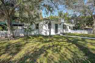 5985 Sw 41st St #FRONT - Photo 1 of 1