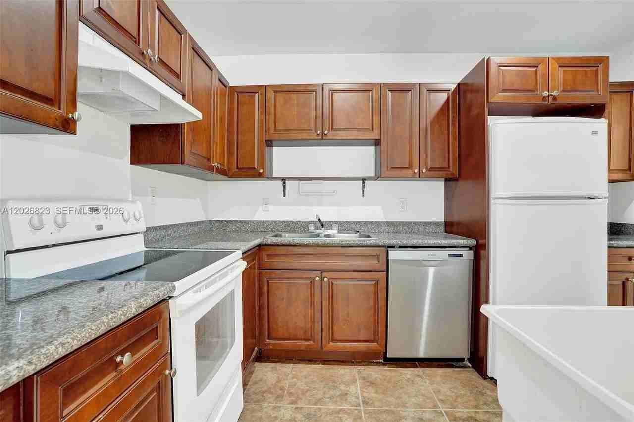 5985 Sw 41st St - Photo 2 of 19