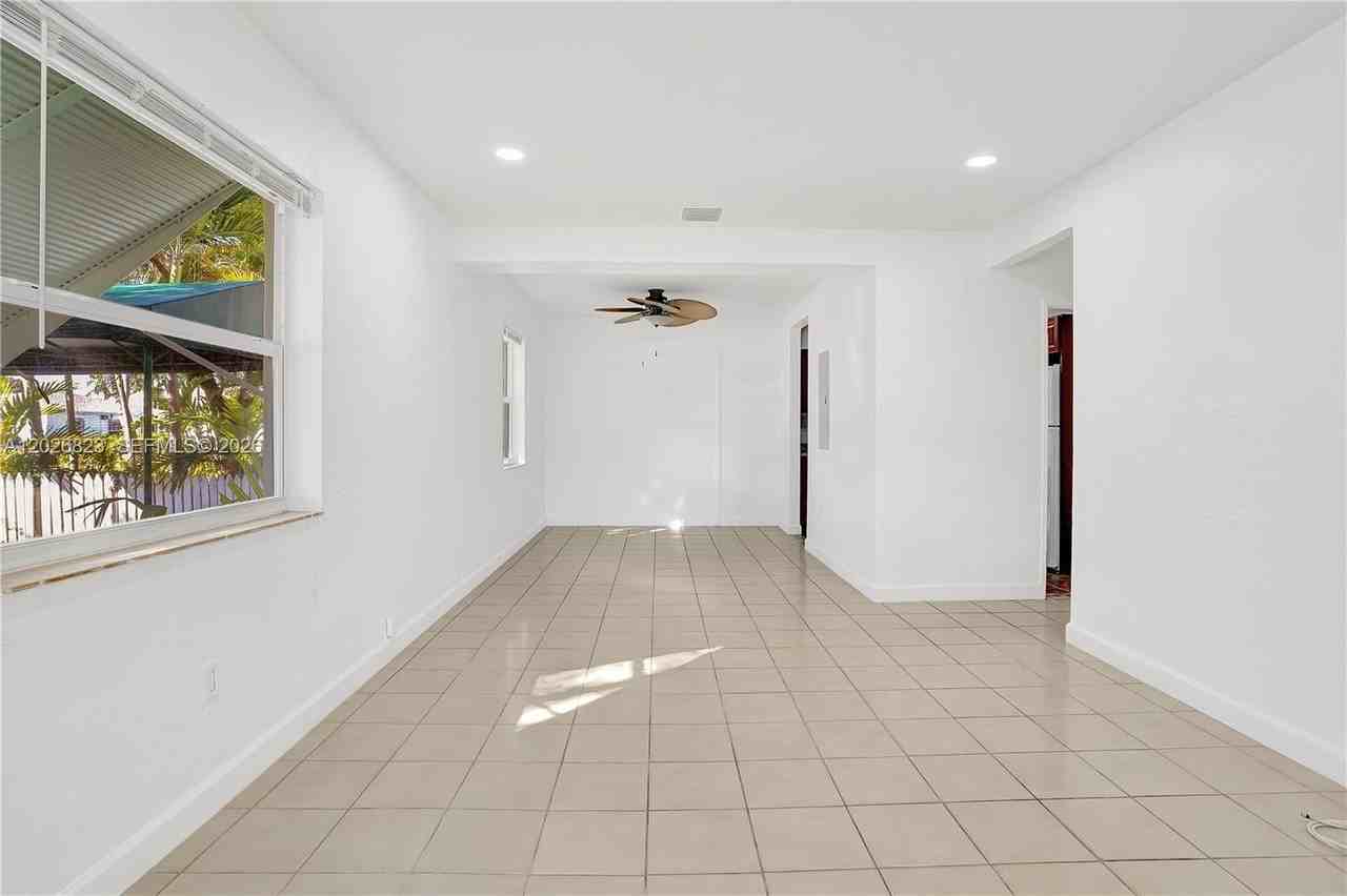 5985 Sw 41st St - Photo 3 of 19