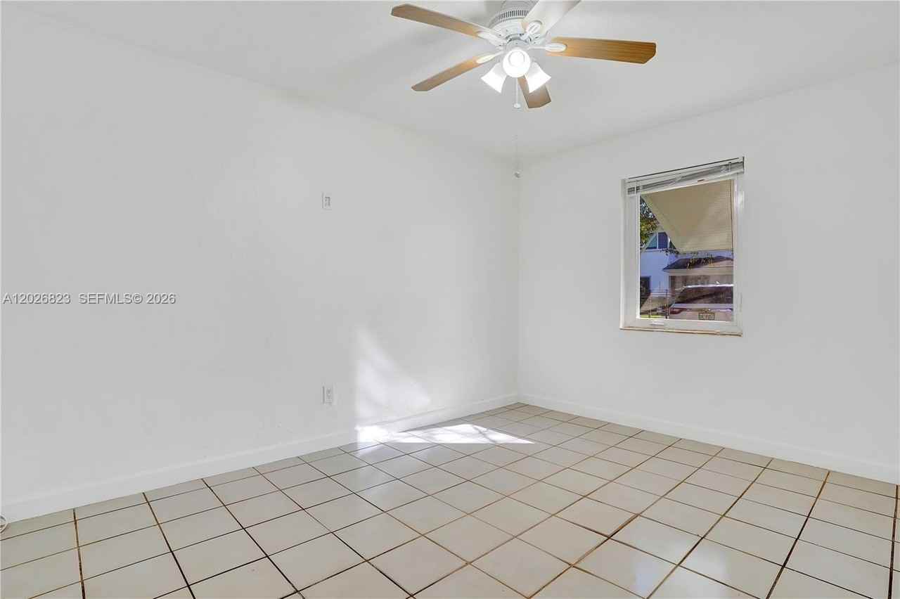 5985 Sw 41st St - Photo 5 of 19