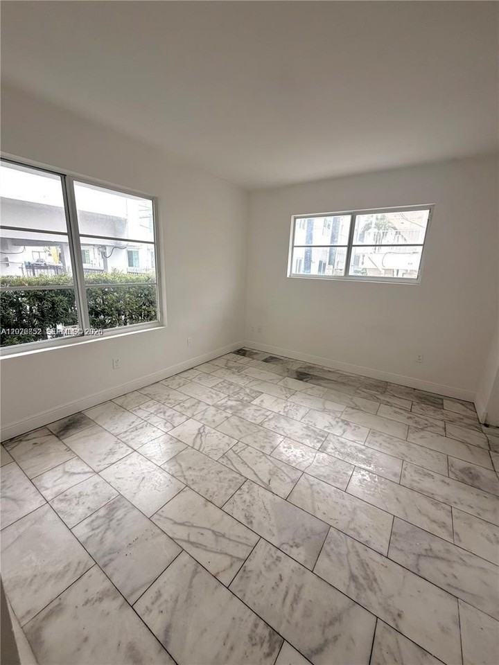 922 Jefferson Ave #6 - Photo 4 of 9