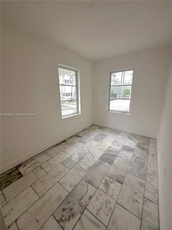 922 Jefferson Ave #6 - Photo 6 of 9