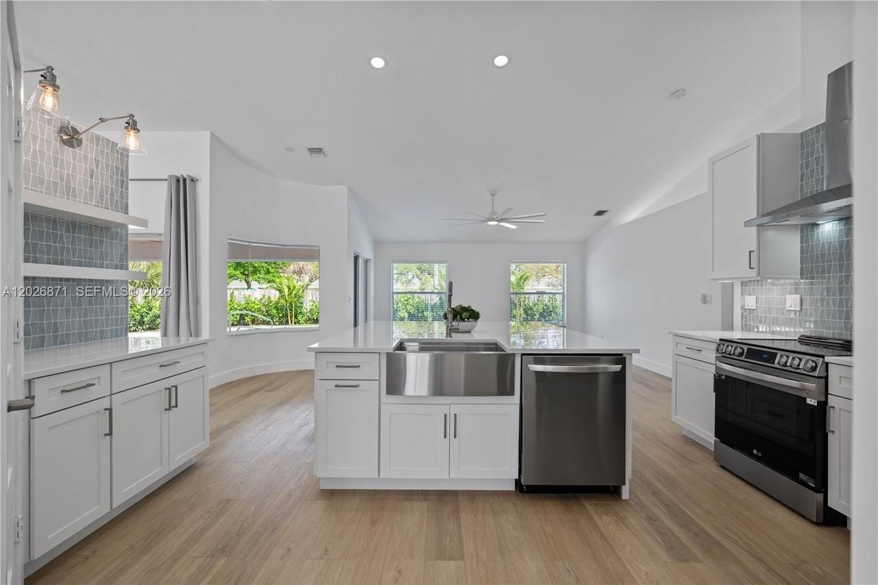 5923 Loxahatchee Pines Dr - Photo 4 of 50