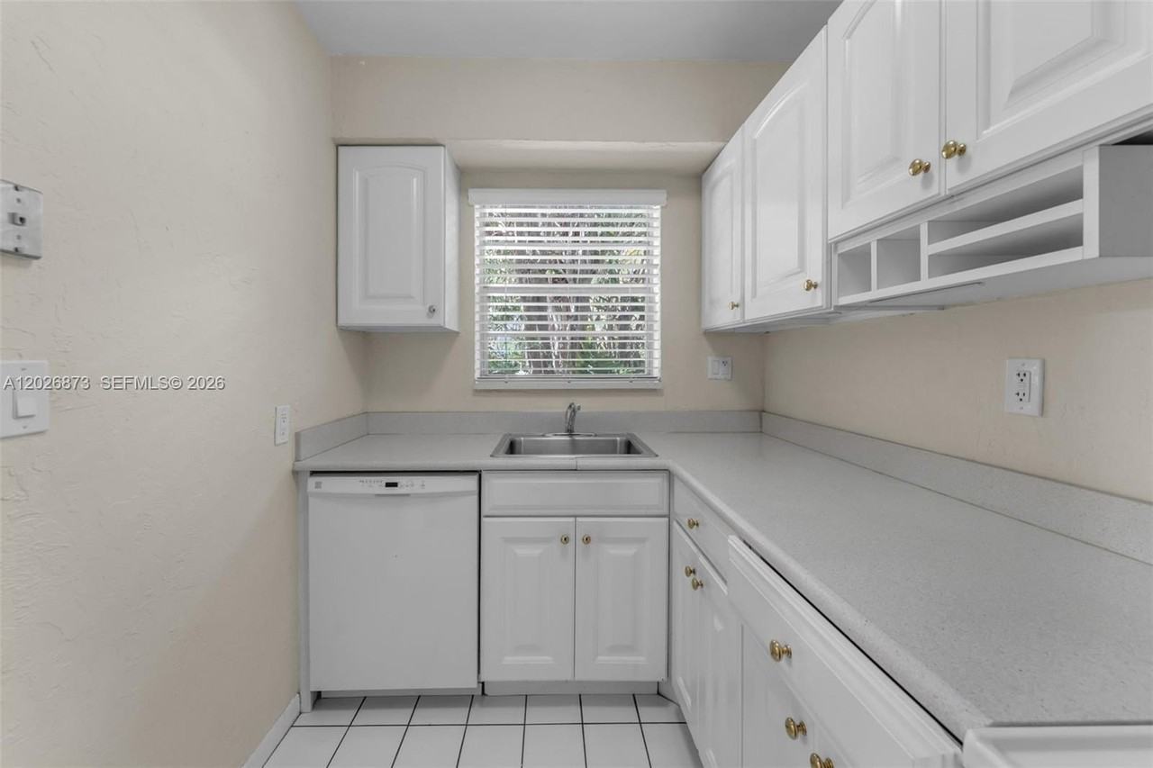 5590 Sw 78th St #133B - Photo 6 of 18