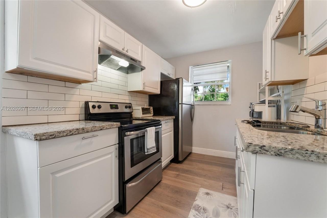 6198 Sw 63rd St - Photo 5 of 23
