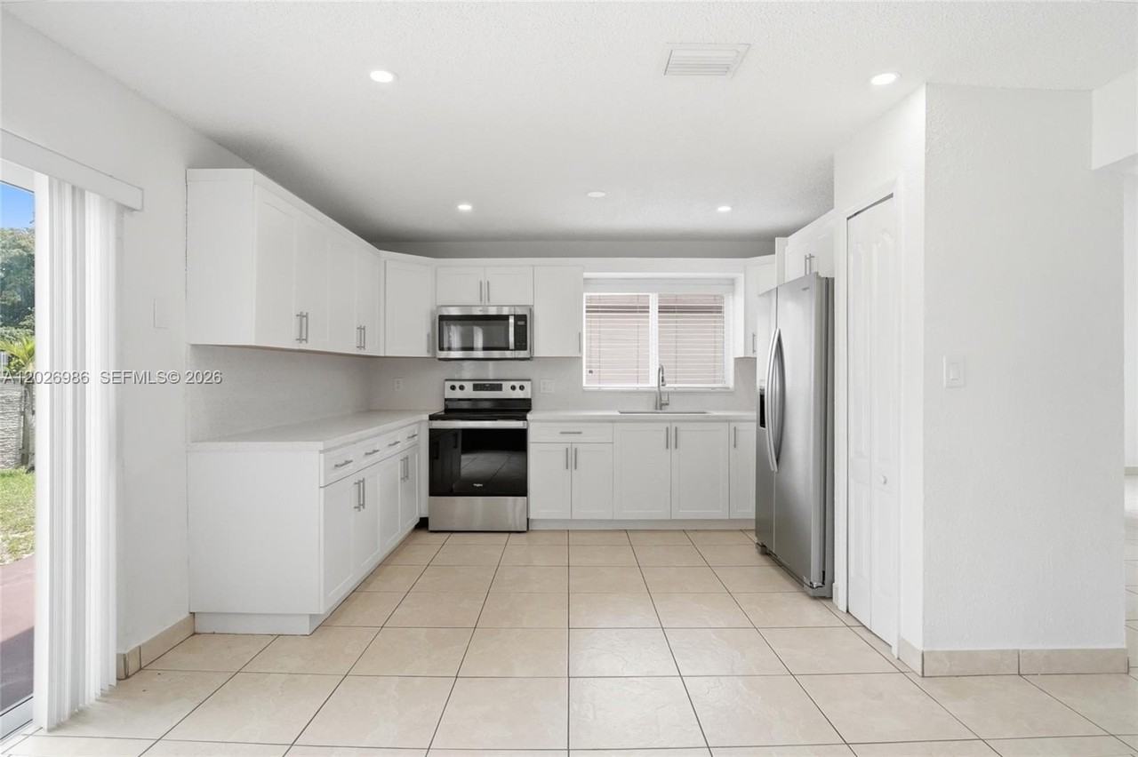 8219 Nw 192nd Ter - Photo 7 of 30