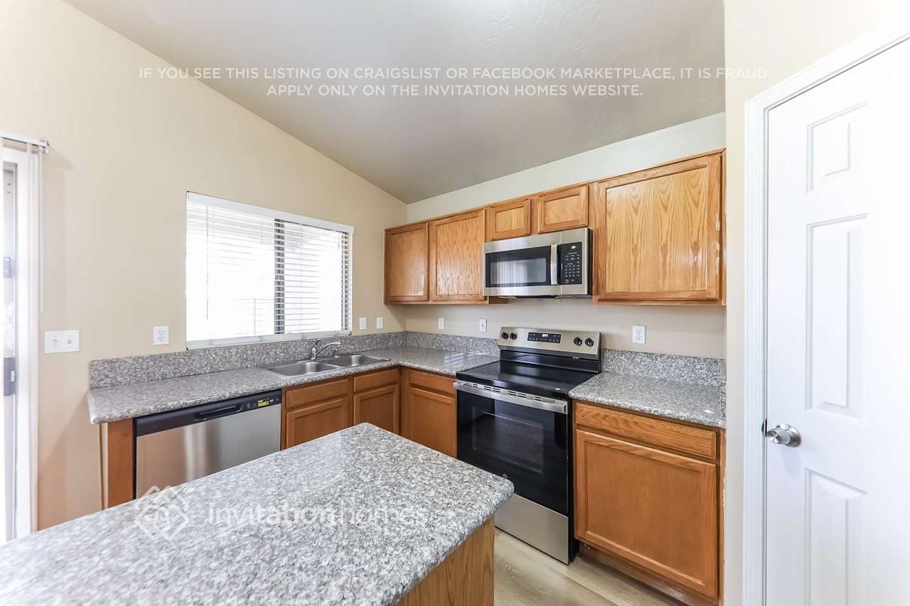 20850 N 7th Pl - Photo 6 of 18
