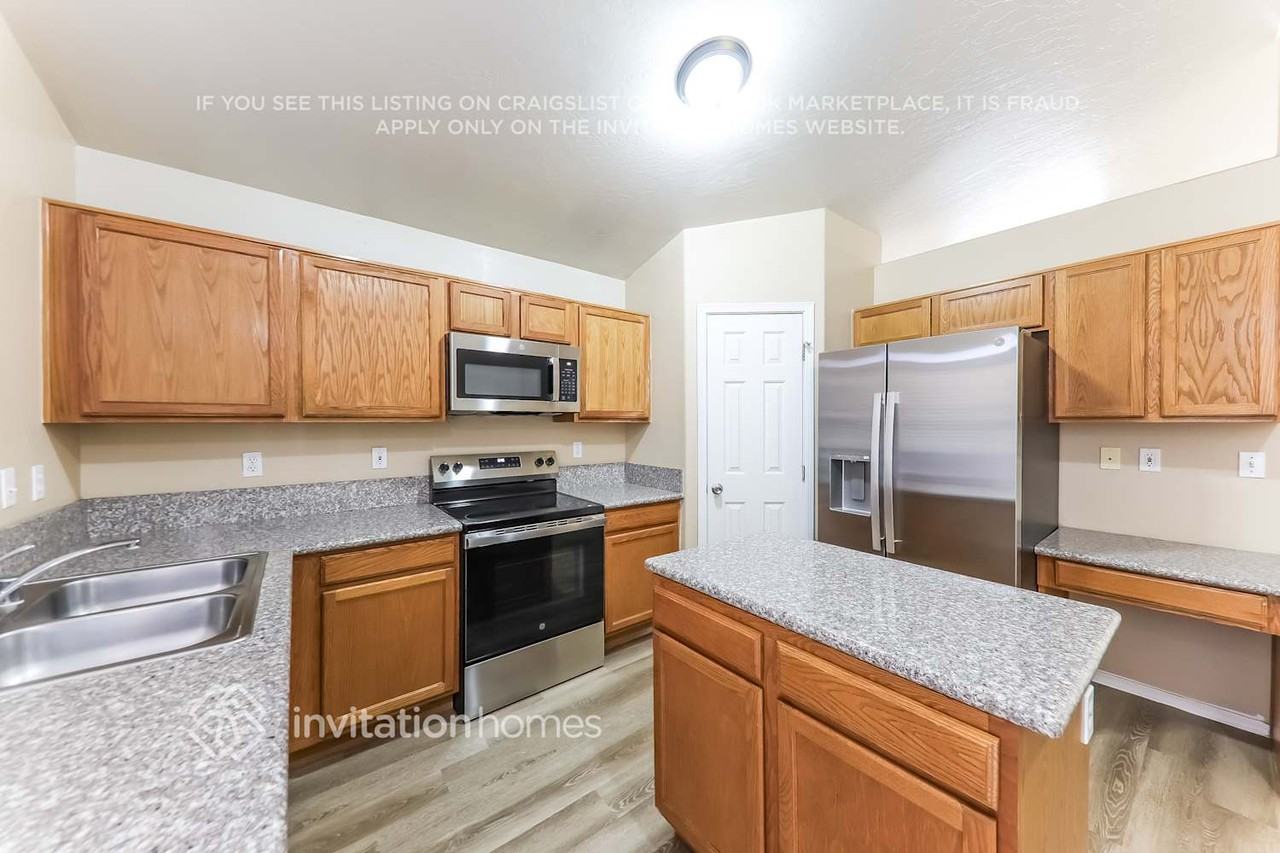 20850 N 7th Pl - Photo 7 of 18