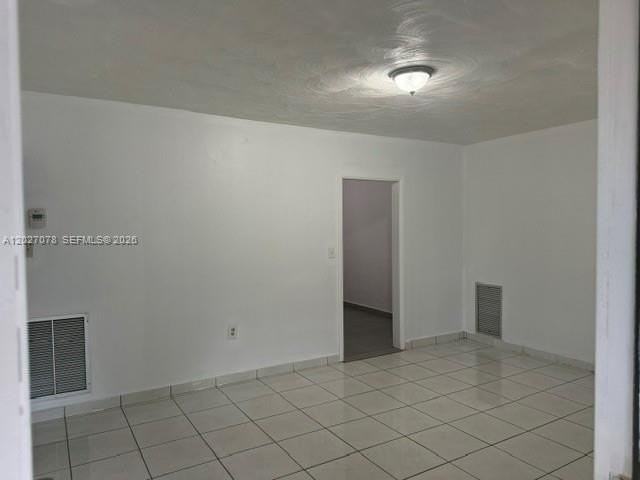 590 E 42nd St #1 - Photo 5 of 18