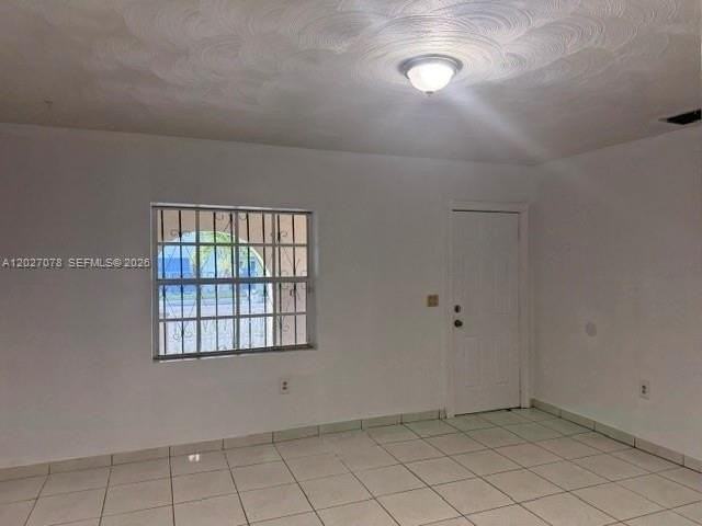 590 E 42nd St #1 - Photo 6 of 18