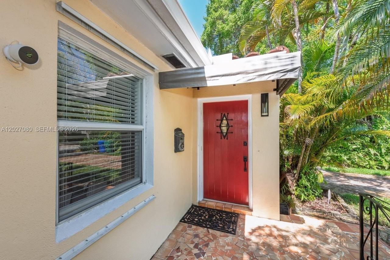 1870 Sw 24th Ter #0 - Photo 3 of 26