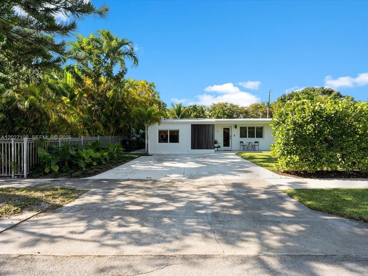 1945 Alamanda Dr #0 - Photo 3 of 50