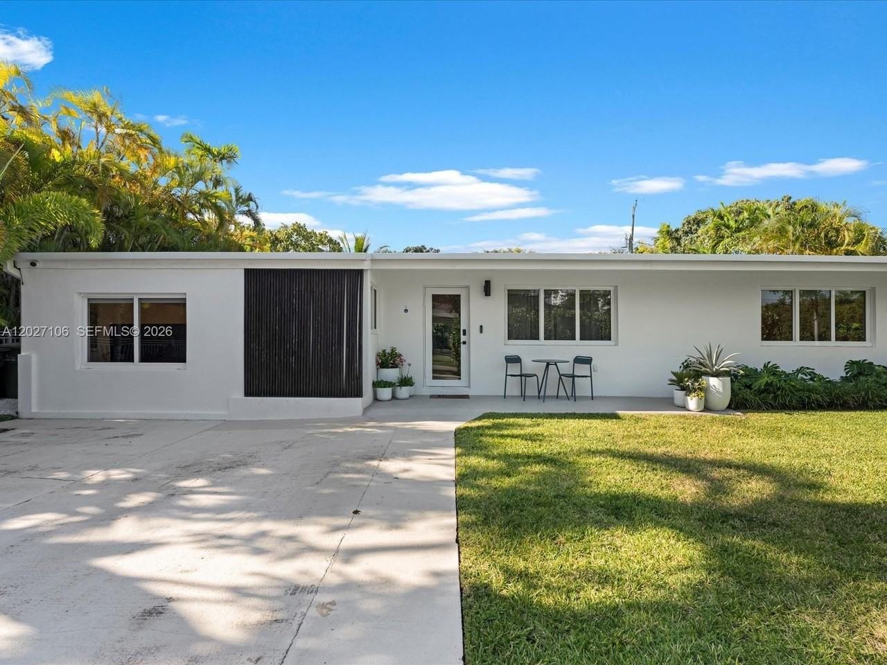 1945 Alamanda Dr #0 - Photo 4 of 50