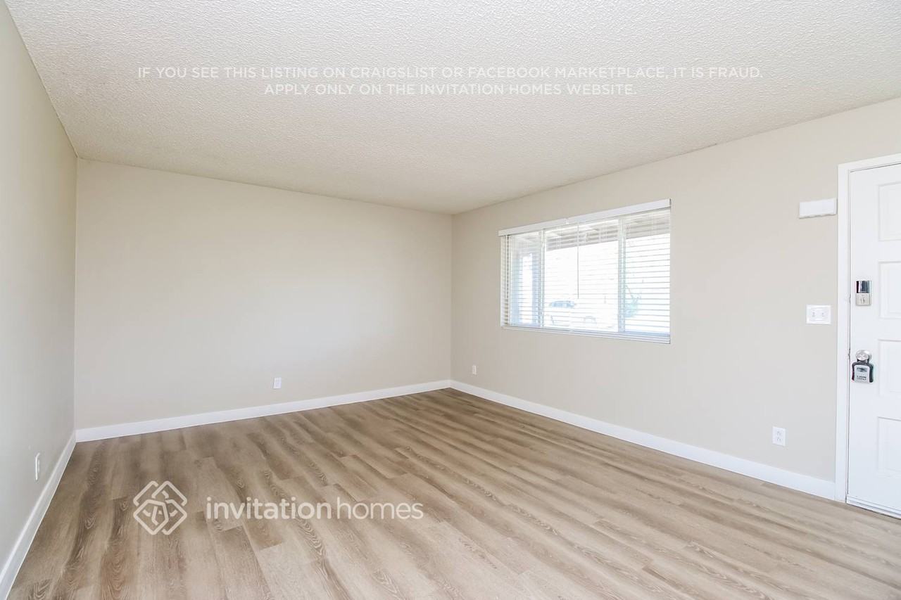1249 E 8th St - Photo 4 of 17