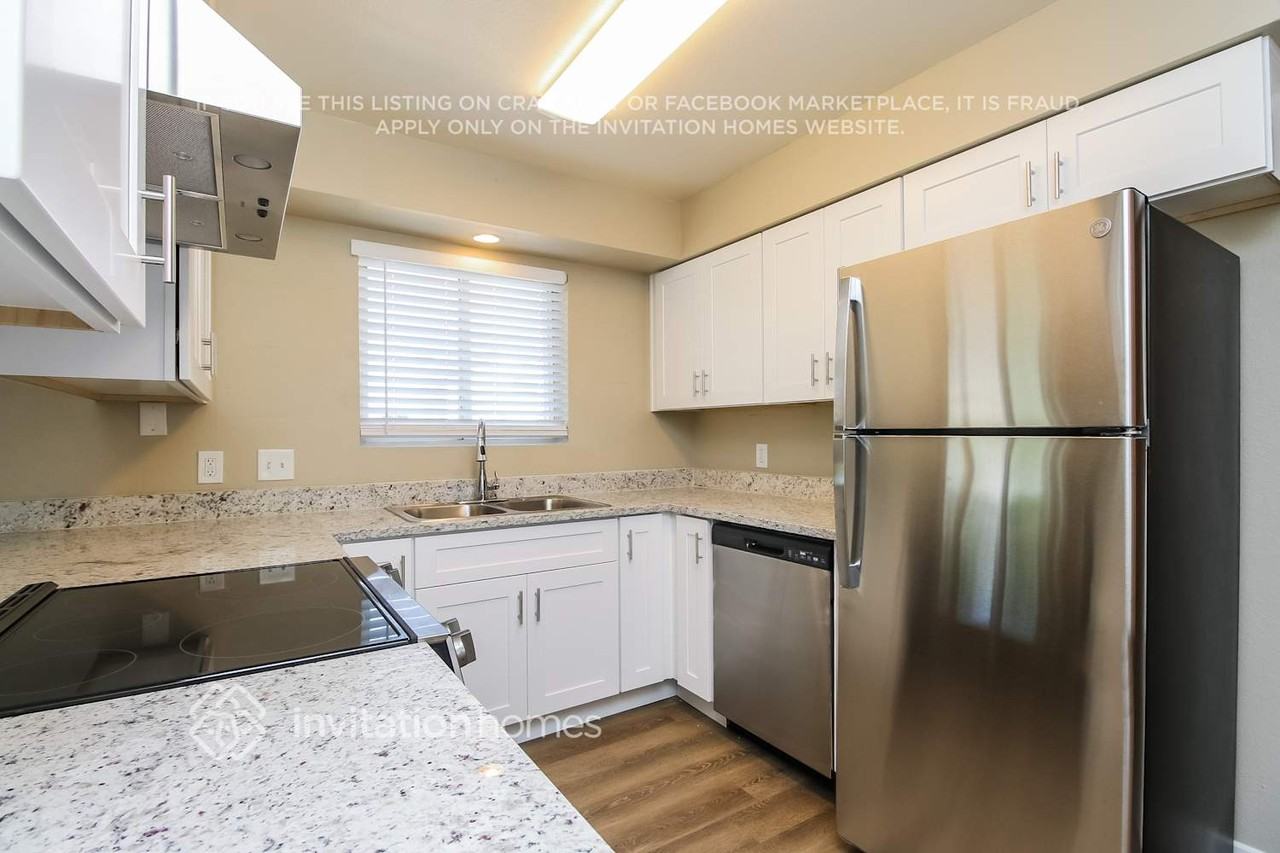 1249 E 8th St - Photo 6 of 17