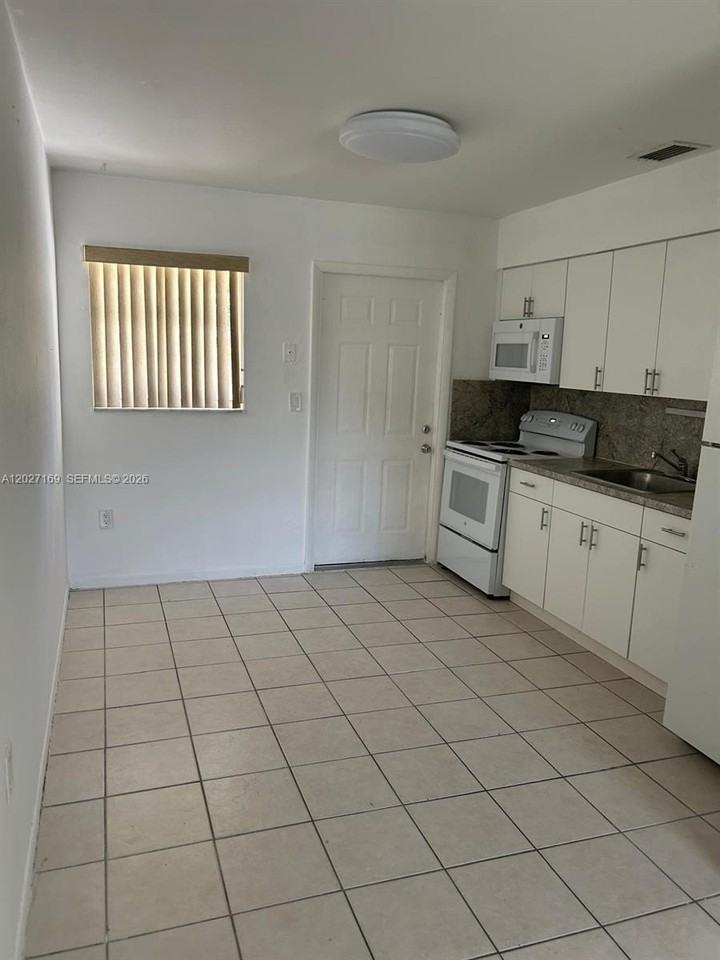 1923 Sw 99th Ter #1-2 - Photo 5 of 15