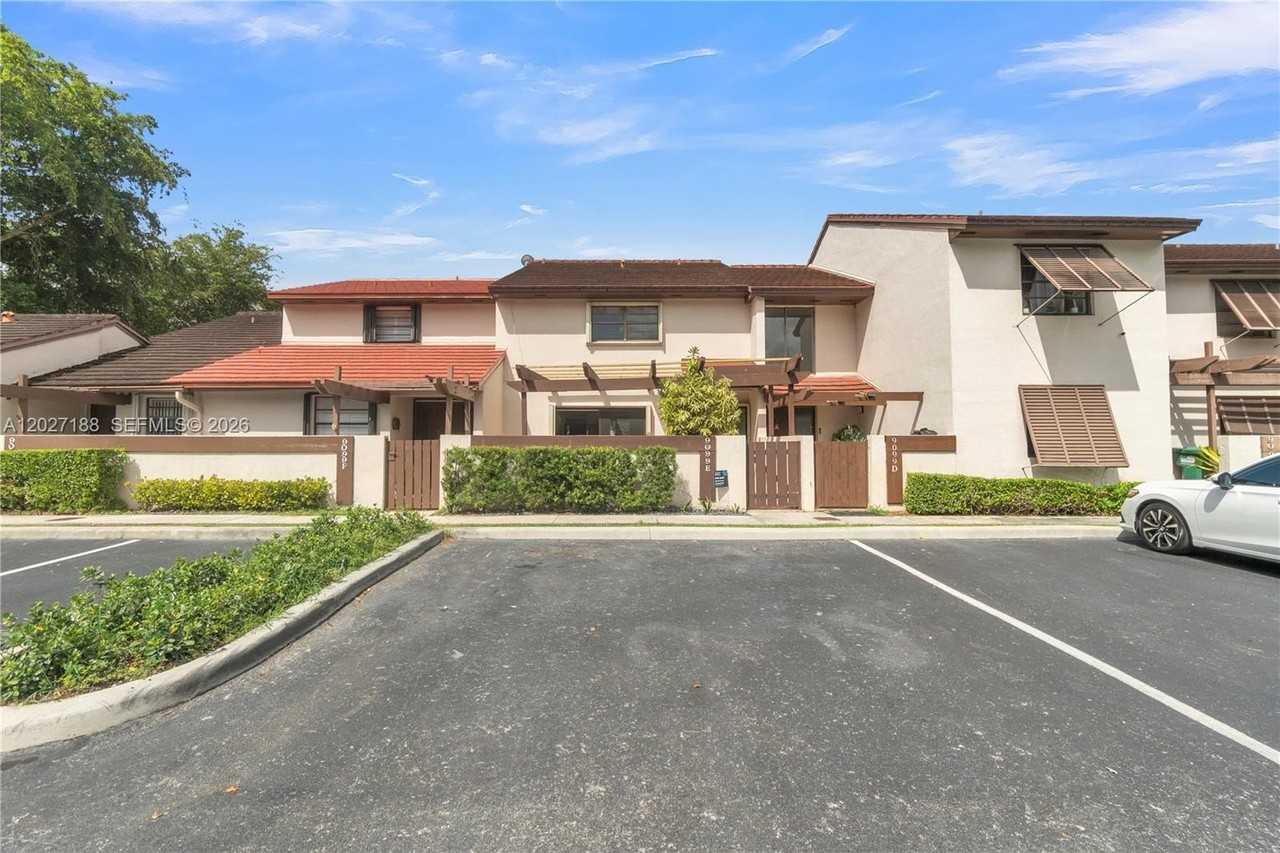 9099 Sw 133rd Ct #E - Photo 3 of 29
