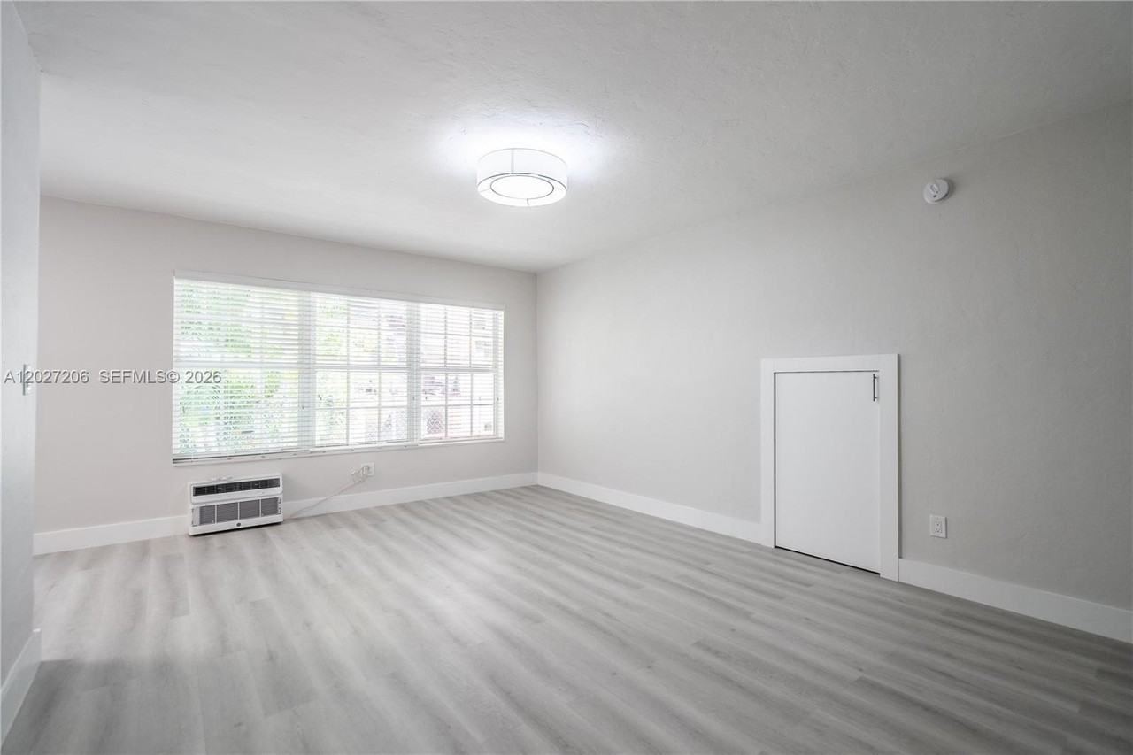 2416 Flamingo Dr #7 - Photo 2 of 15