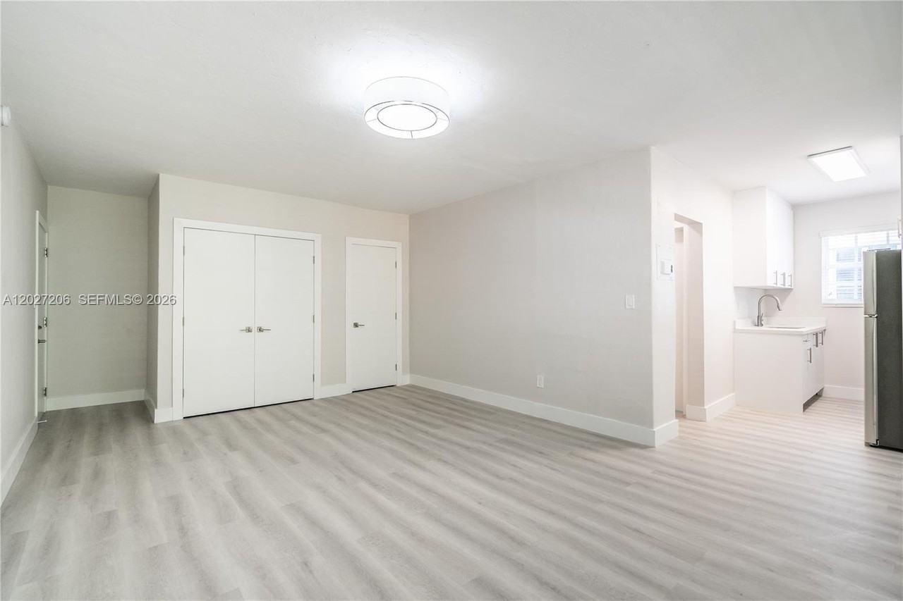 2416 Flamingo Dr #7 - Photo 5 of 15
