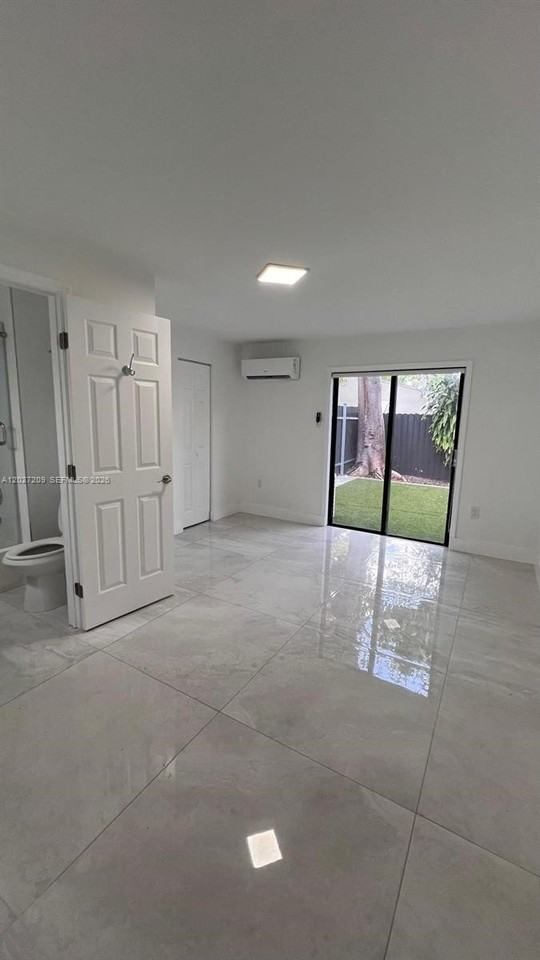 841 S 24th Ave #B - Photo 6 of 19