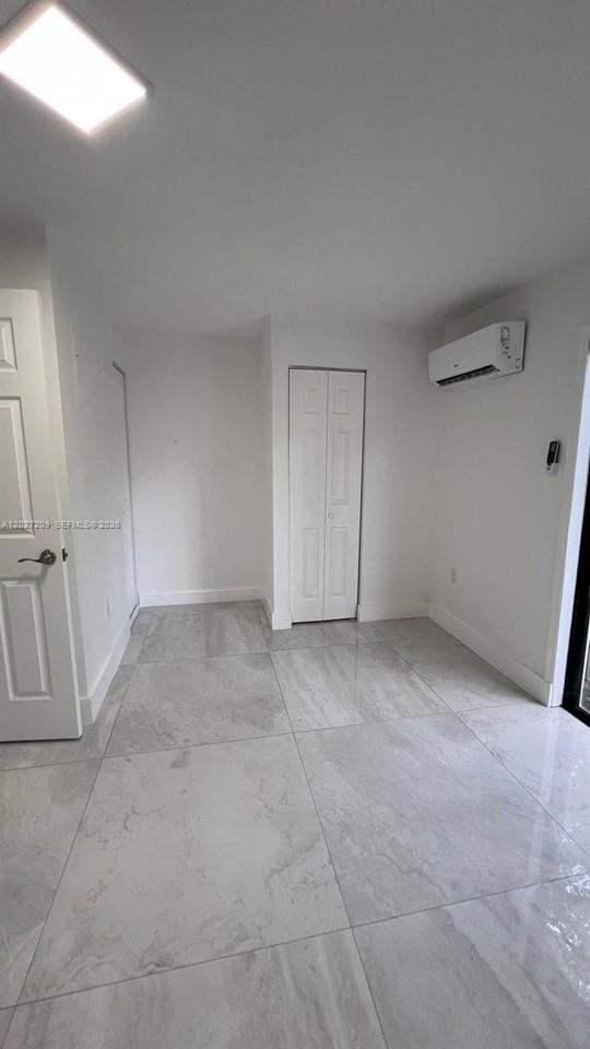 841 S 24th Ave #B - Photo 7 of 19