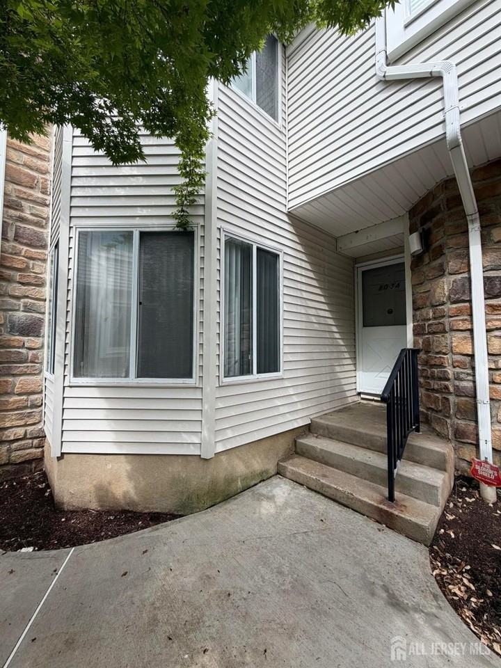 1034 Schmidt Ln