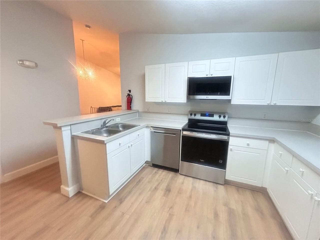 8825 Grand Palms Cir #B - Photo 4 of 13