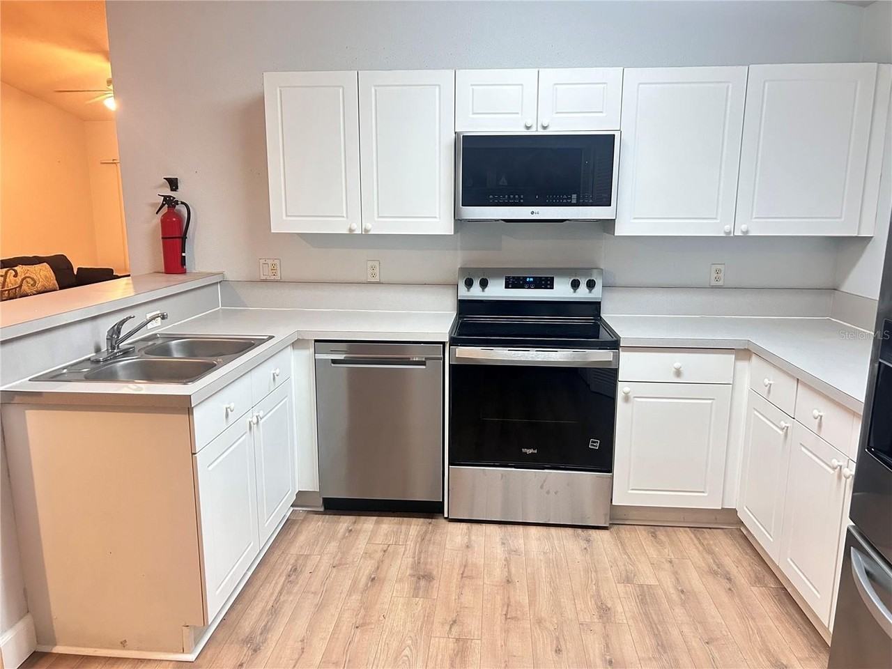 8825 Grand Palms Cir #B - Photo 5 of 13