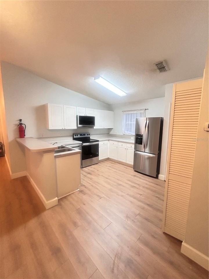 8825 Grand Palms Cir #B - Photo 6 of 13