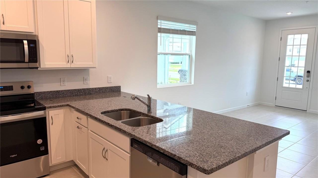 2947 Camellia Flower St - Photo 5 of 27