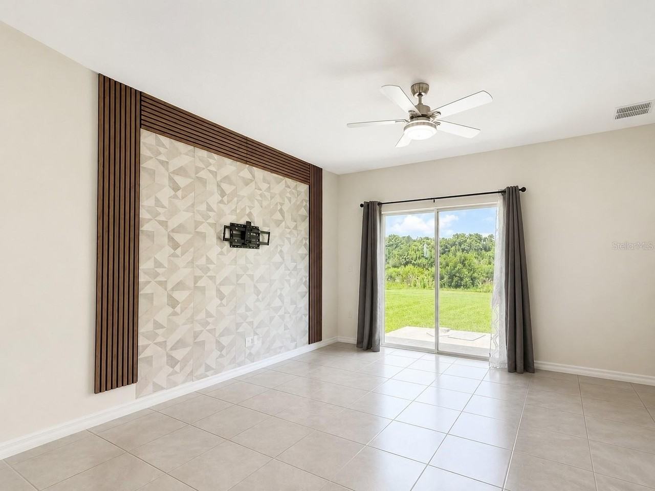 16091 Balboa Mist Cv - Photo 4 of 41