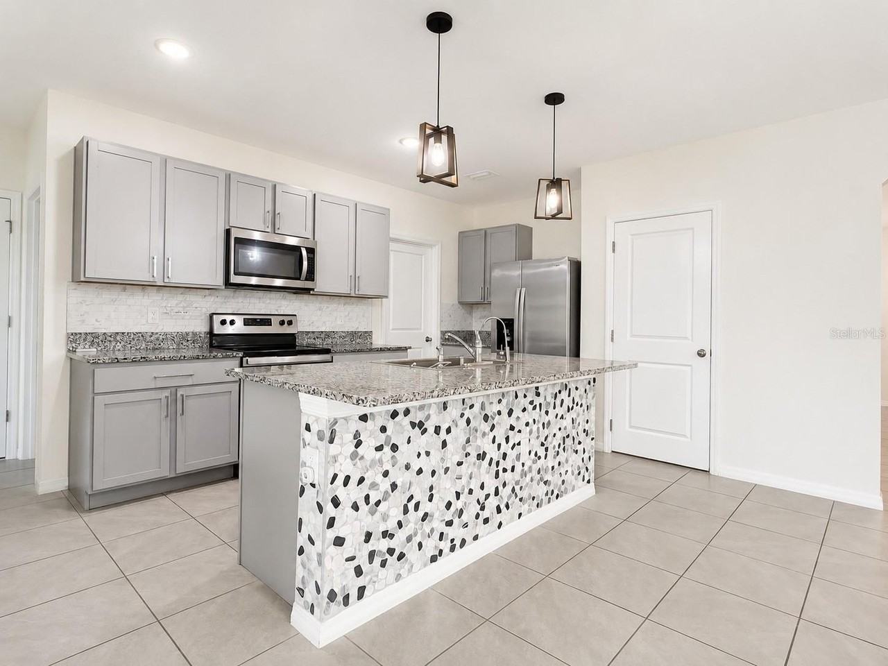 16091 Balboa Mist Cv - Photo 7 of 41