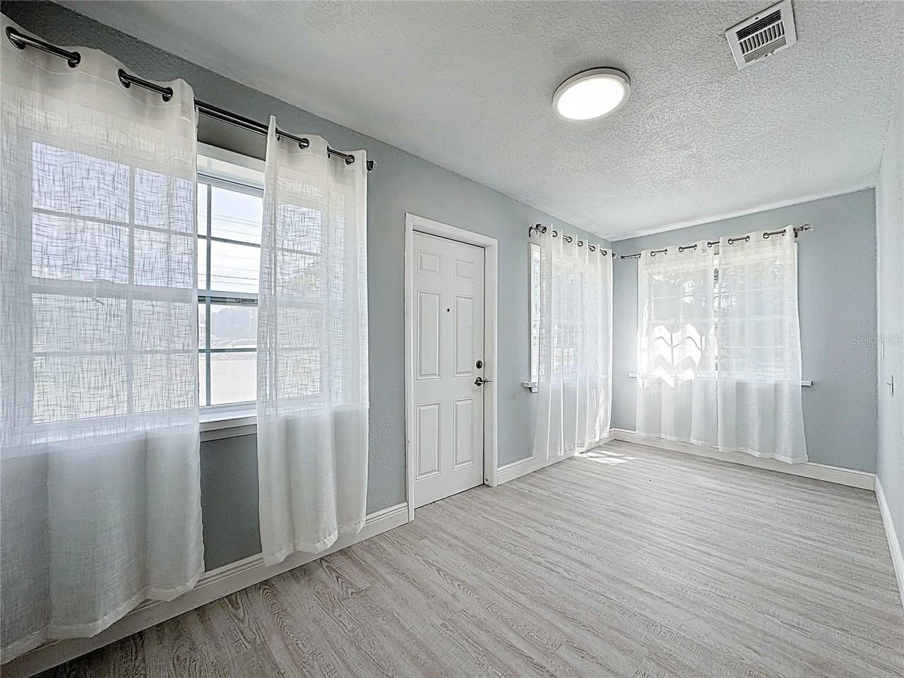1600 Roosevelt Ave - Photo 3 of 21