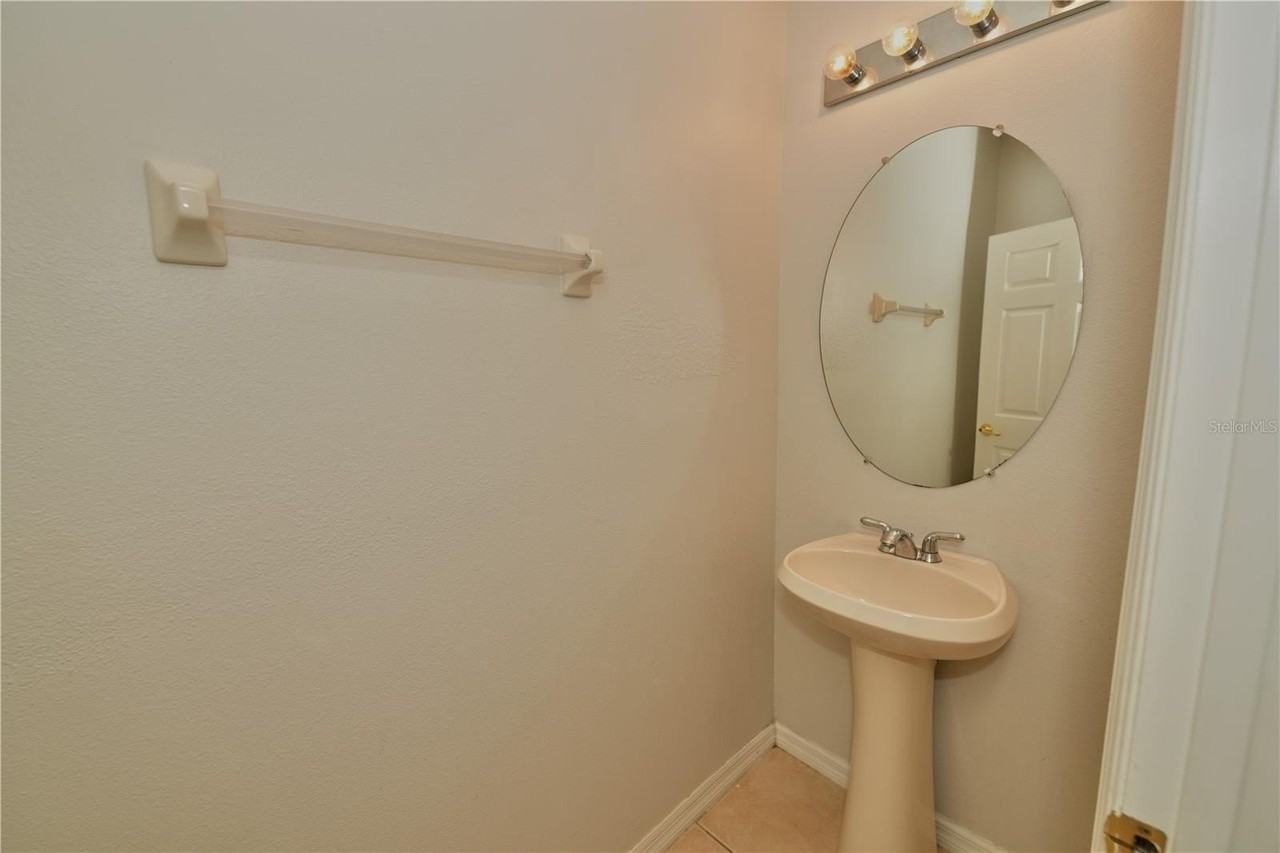 2730 Retreat View Cir - Photo 6 of 24