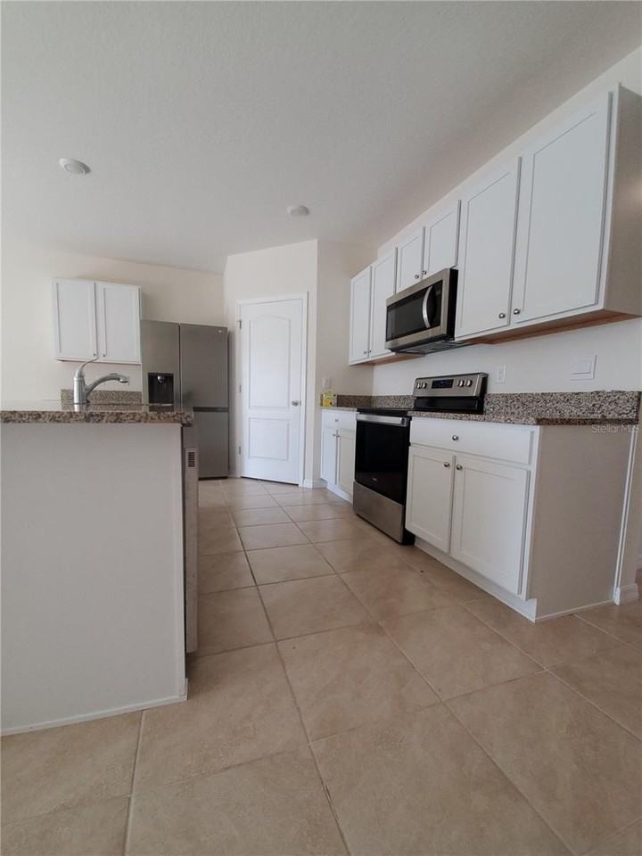 2965 E Slater Dr - Photo 2 of 25