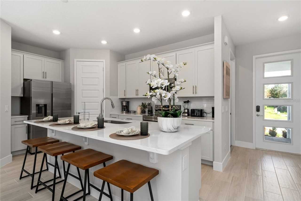 7834 Spectrum Dr - Photo 4 of 16