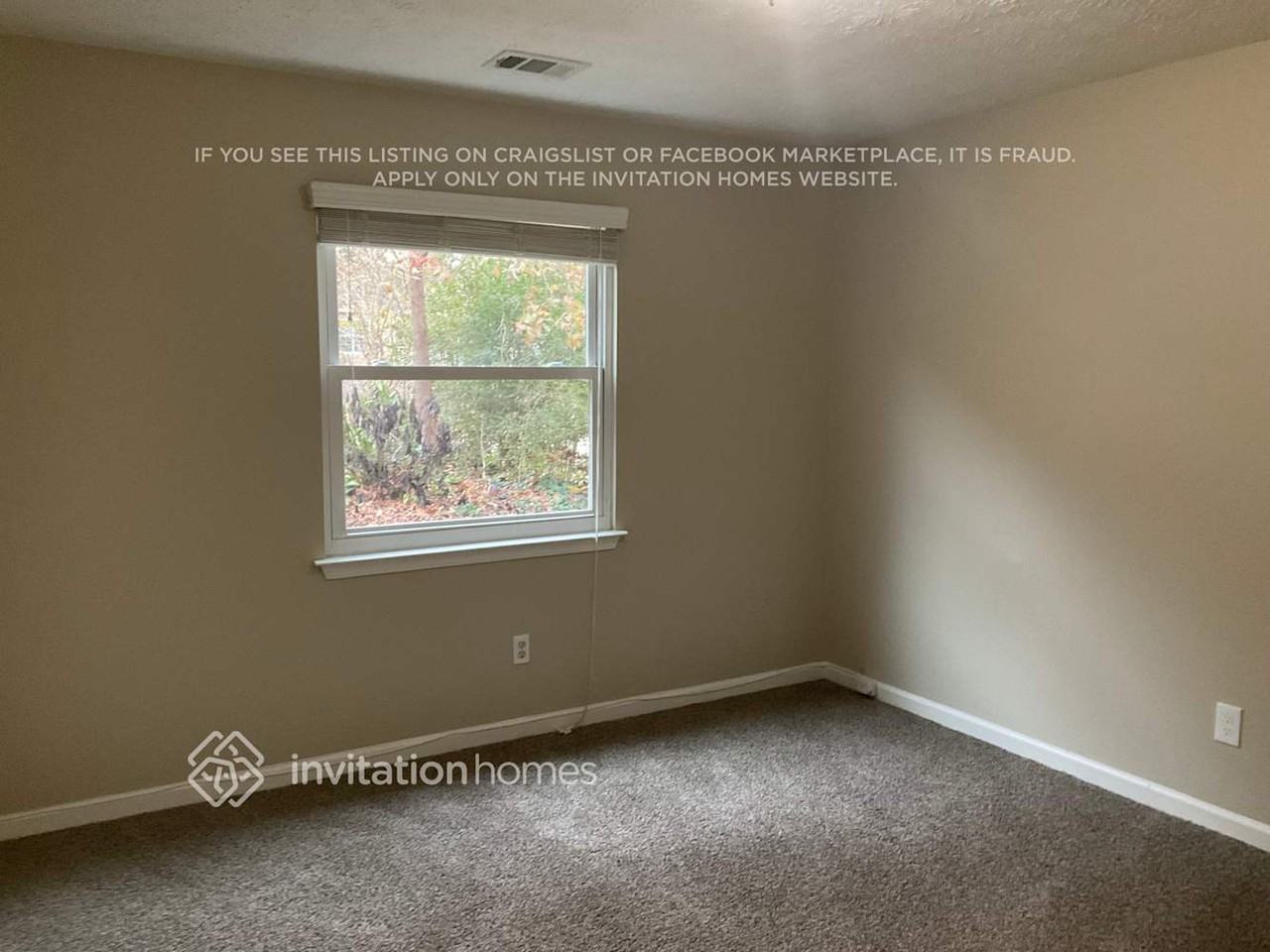 1570 Canberra Dr - Photo 4 of 9