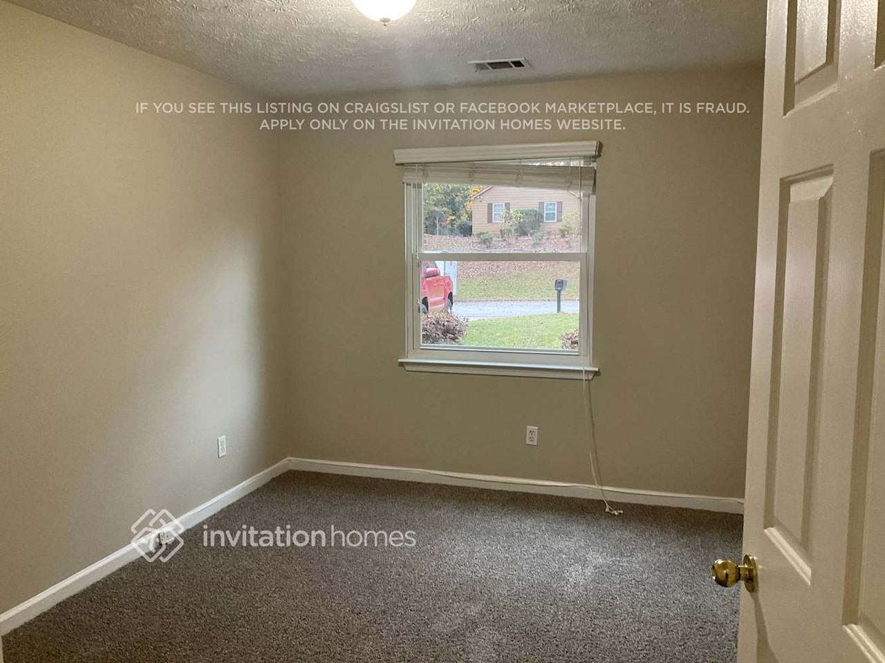 1570 Canberra Dr - Photo 5 of 9