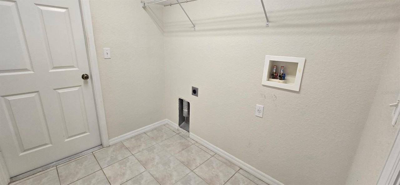 113 Teak Rd - Photo 4 of 16